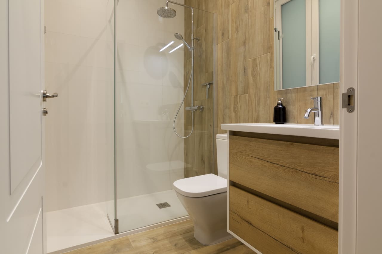 baño maderas - solucion mal olor en tu ducha